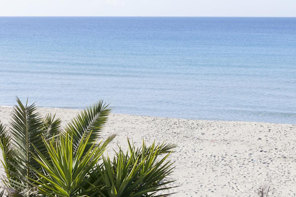 Sud Beach Hotel Fronte Mare By Ria Hotels Marina Di Pulsano Rum bild