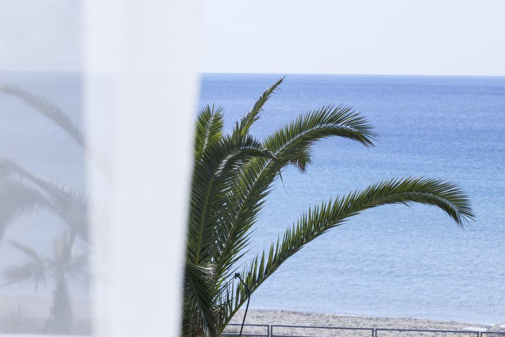 Sud Beach Hotel Fronte Mare By Ria Hotels Marina Di Pulsano Exteriör bild